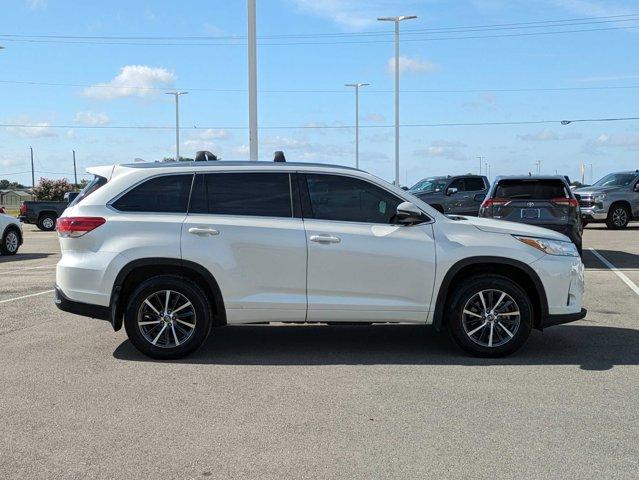 Used 2018 Toyota Highlander XLE with VIN 5TDKZRFH2JS529576 for sale in Castroville, TX