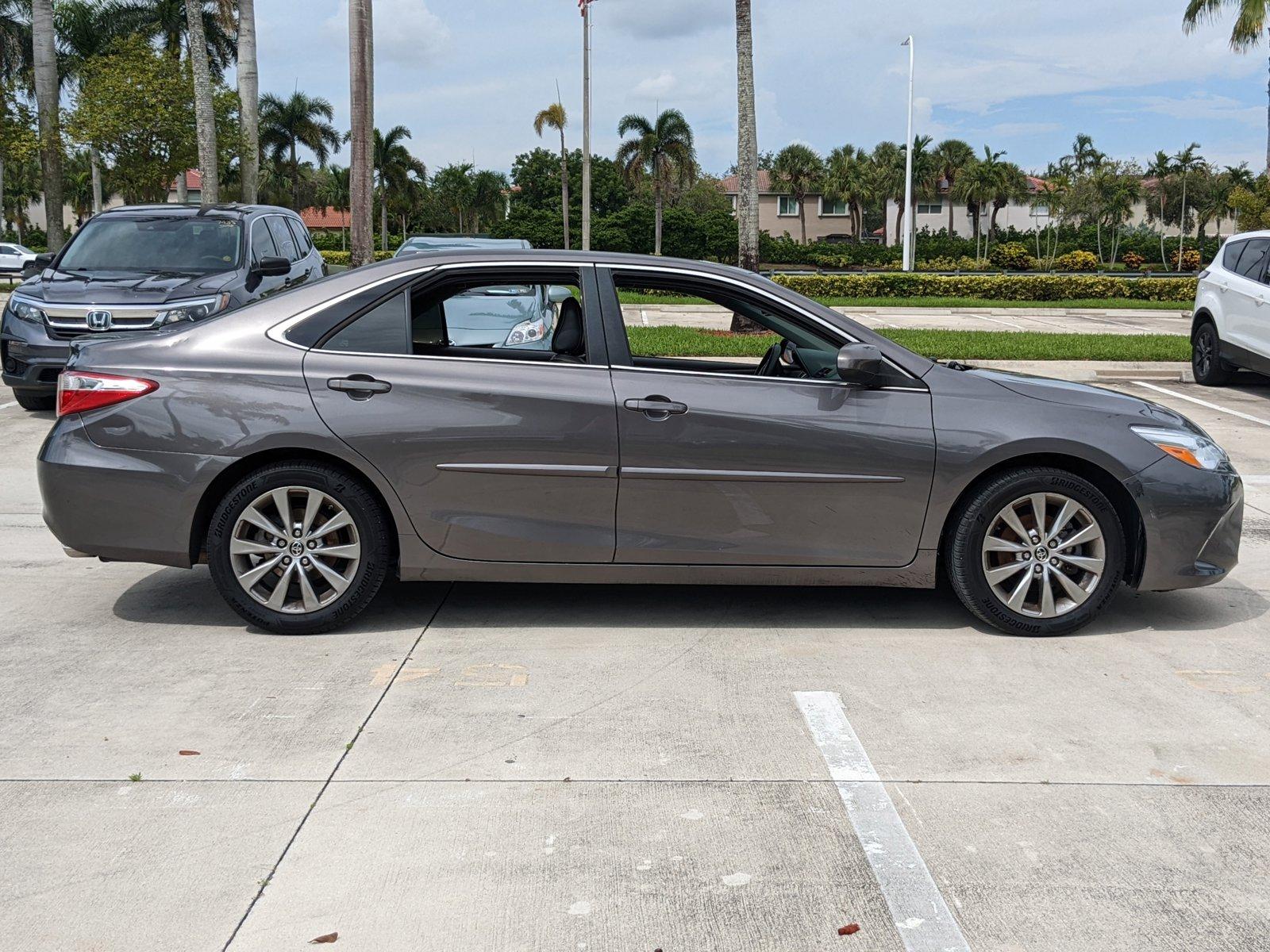 2015 Toyota Camry Hybrid Vehicle Photo in Davie, FL 33331