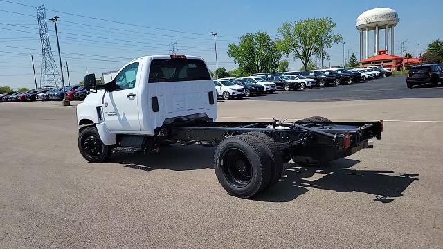 2024 Chevrolet Silverado Chassis Cab Vehicle Photo in JOLIET, IL 60435-8135