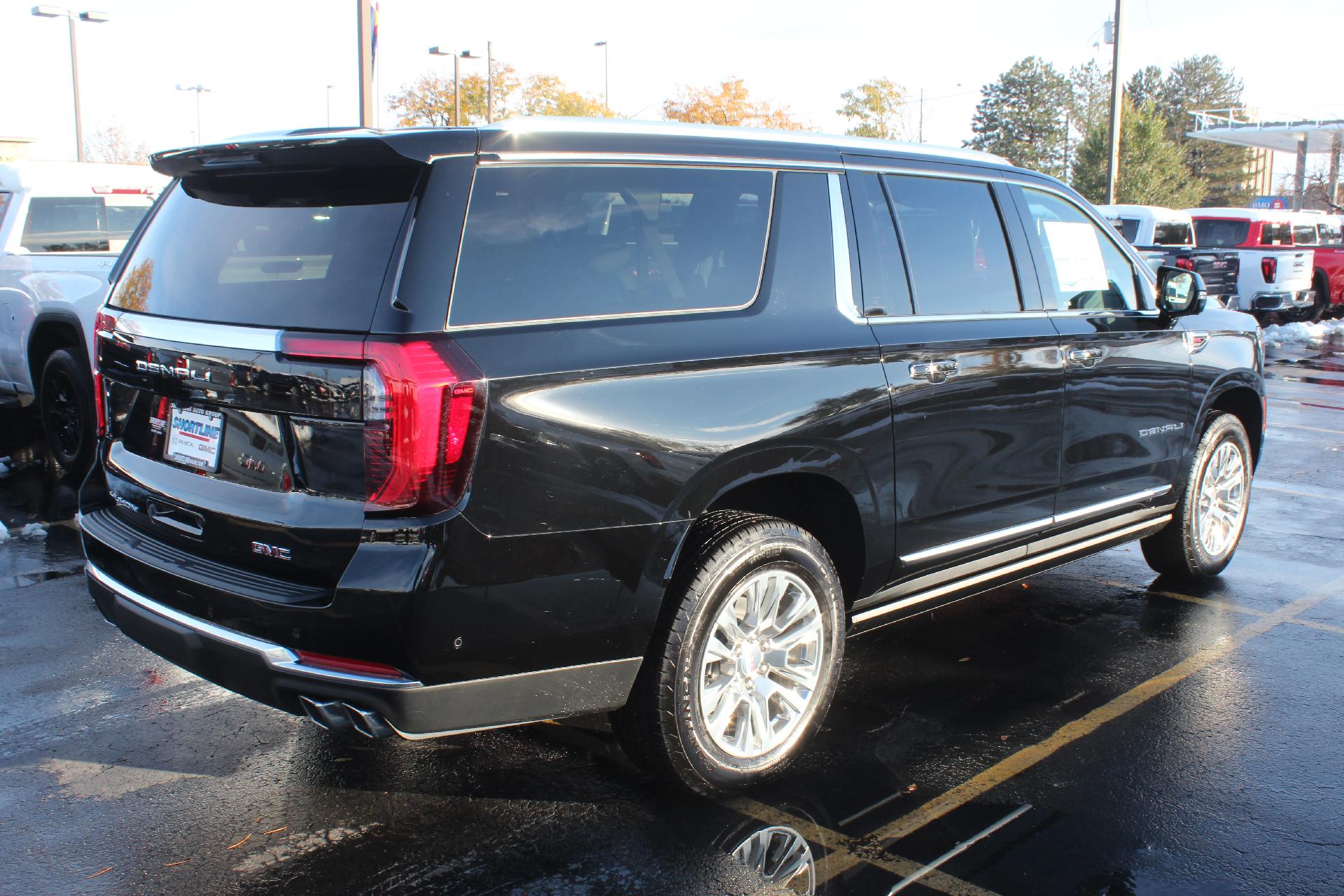 2025 GMC Yukon XL Vehicle Photo in AURORA, CO 80012-4011