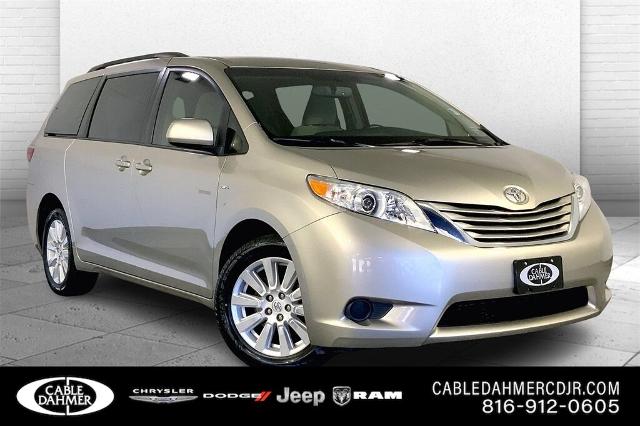 2017 Toyota Sienna Vehicle Photo in Kansas City, MO 64114