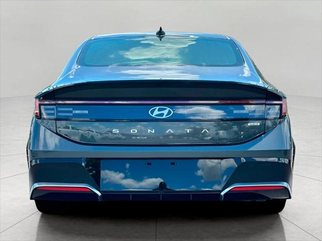 2025 Hyundai SONATA Hybrid Vehicle Photo in Green Bay, WI 54304