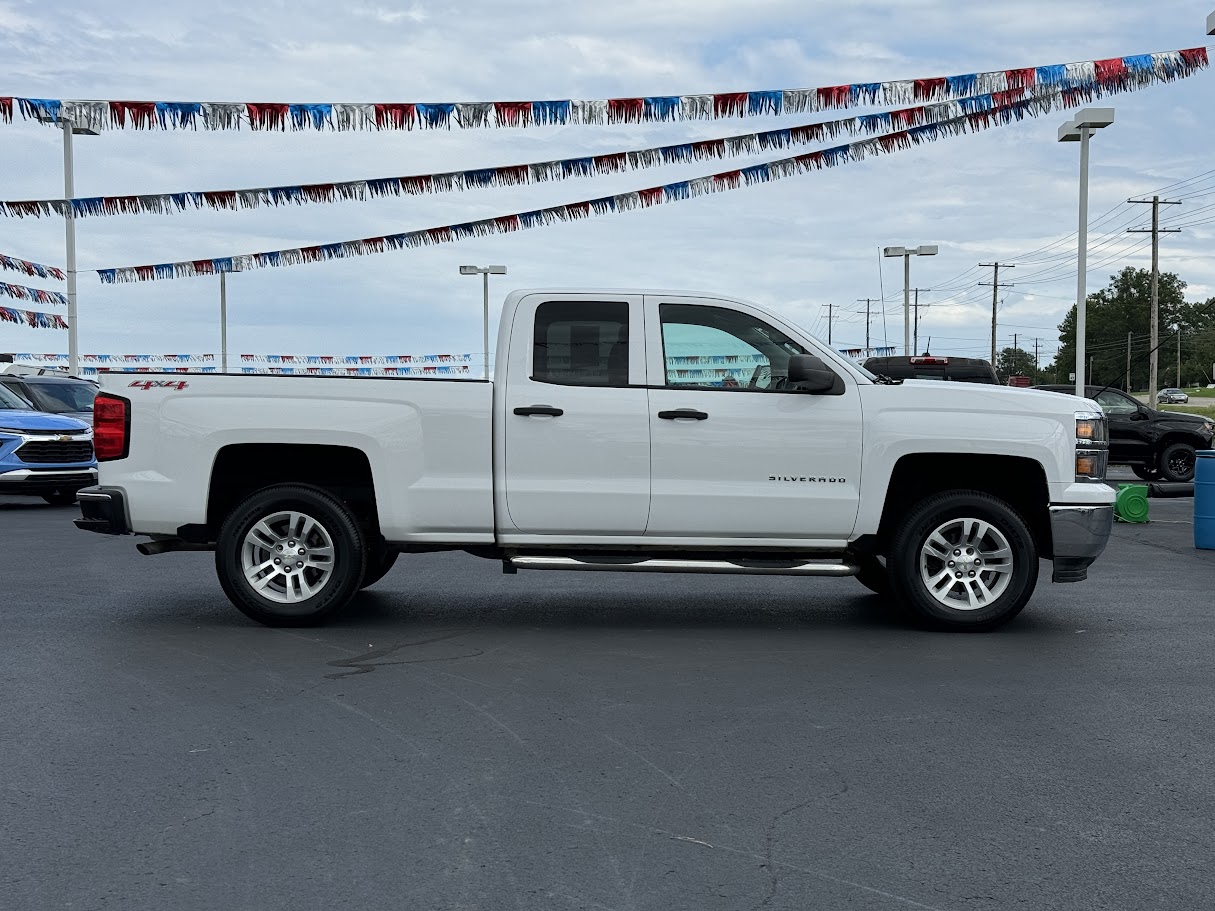 2014 Chevrolet Silverado 1500 Vehicle Photo in BOONVILLE, IN 47601-9633