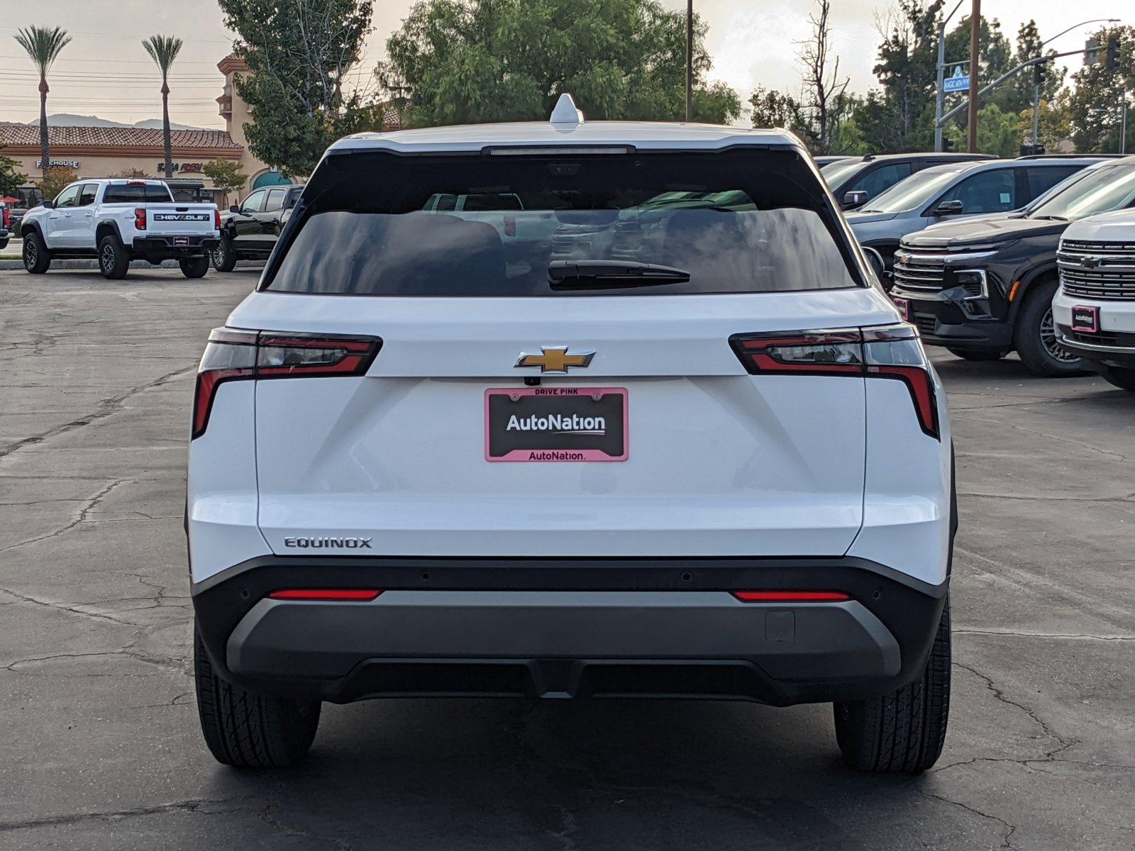 2025 Chevrolet Equinox Vehicle Photo in VALENCIA, CA 91355-1705