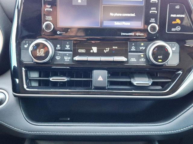 2021 Toyota Highlander Vehicle Photo in Denison, TX 75020