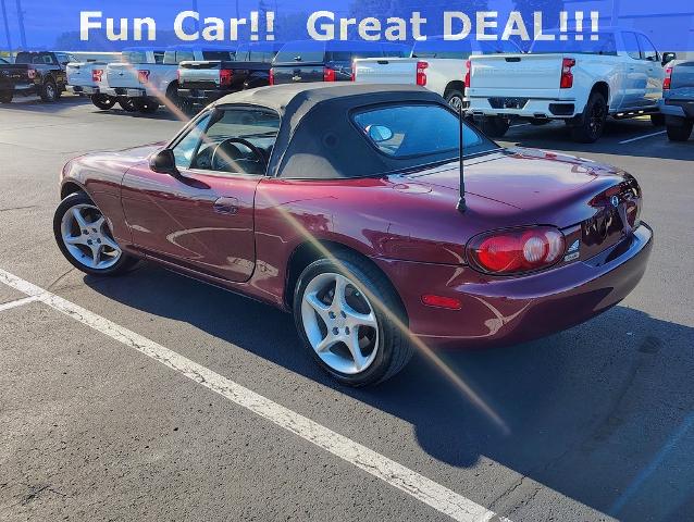 2003 Mazda MX-5 Miata Vehicle Photo in GREEN BAY, WI 54304-5303