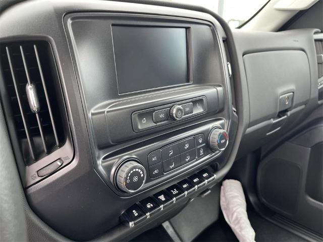 2023 Chevrolet Silverado 5500 HD Vehicle Photo in ALCOA, TN 37701-3235