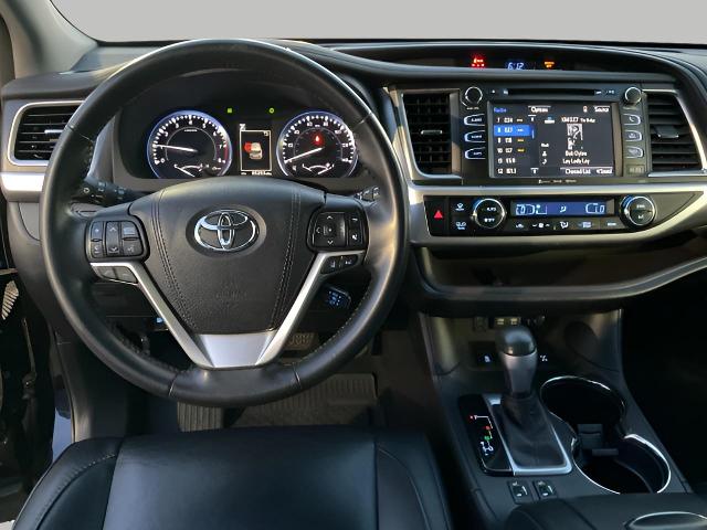 2017 Toyota Highlander Vehicle Photo in Oshkosh, WI 54904