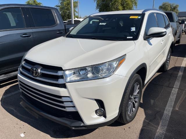 2019 Toyota Highlander Vehicle Photo in GOODYEAR, AZ 85338-1310