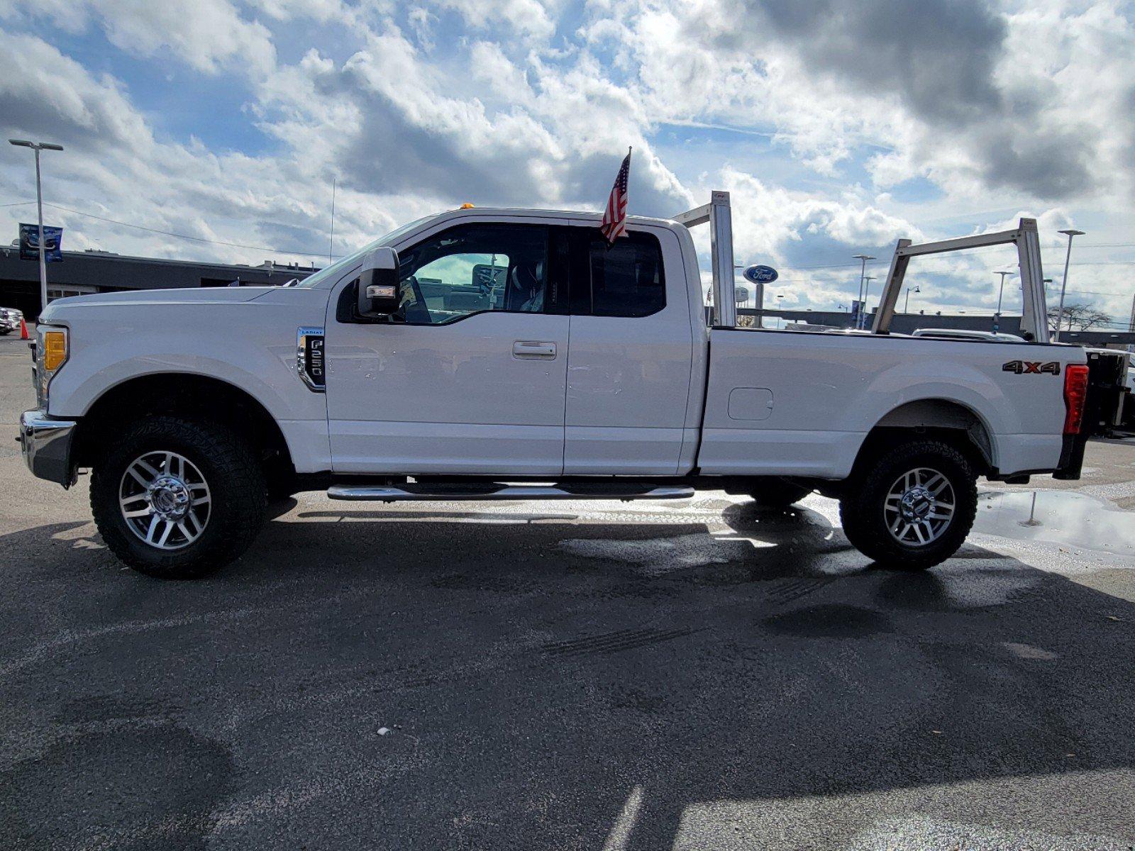 2017 Ford Super Duty F-250 SRW Vehicle Photo in Saint Charles, IL 60174