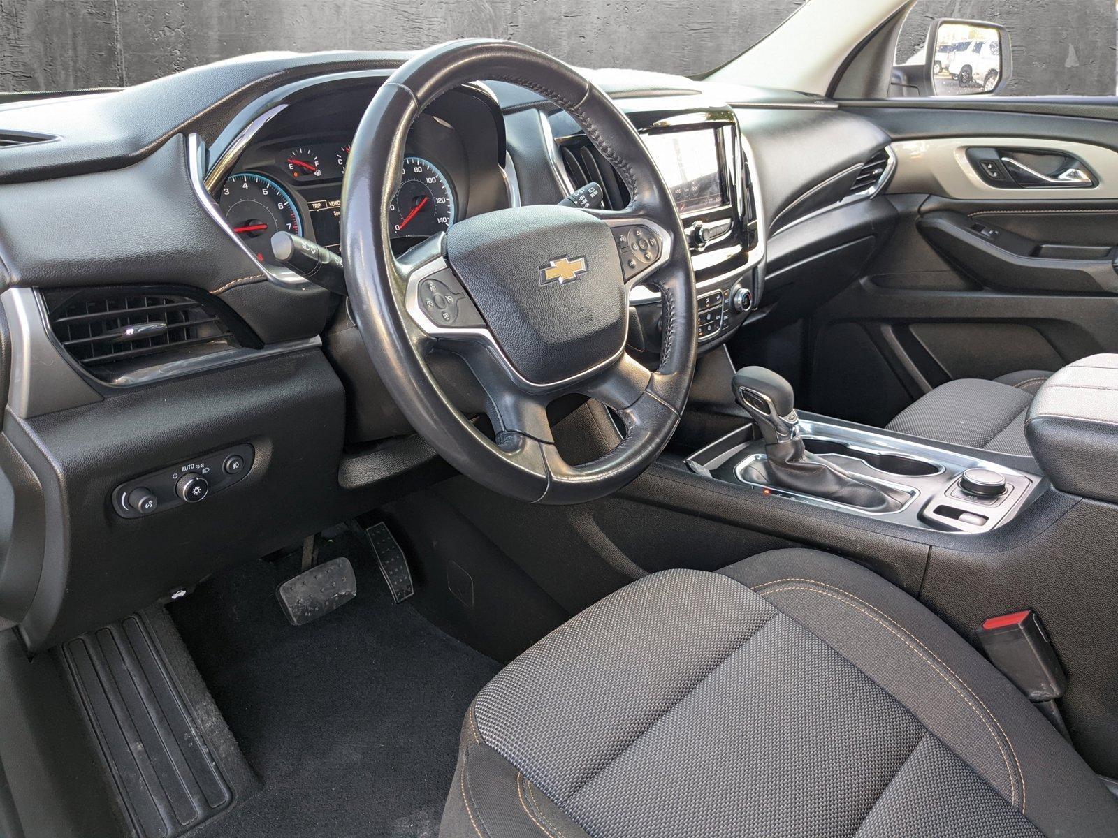 2021 Chevrolet Traverse Vehicle Photo in VALENCIA, CA 91355-1705