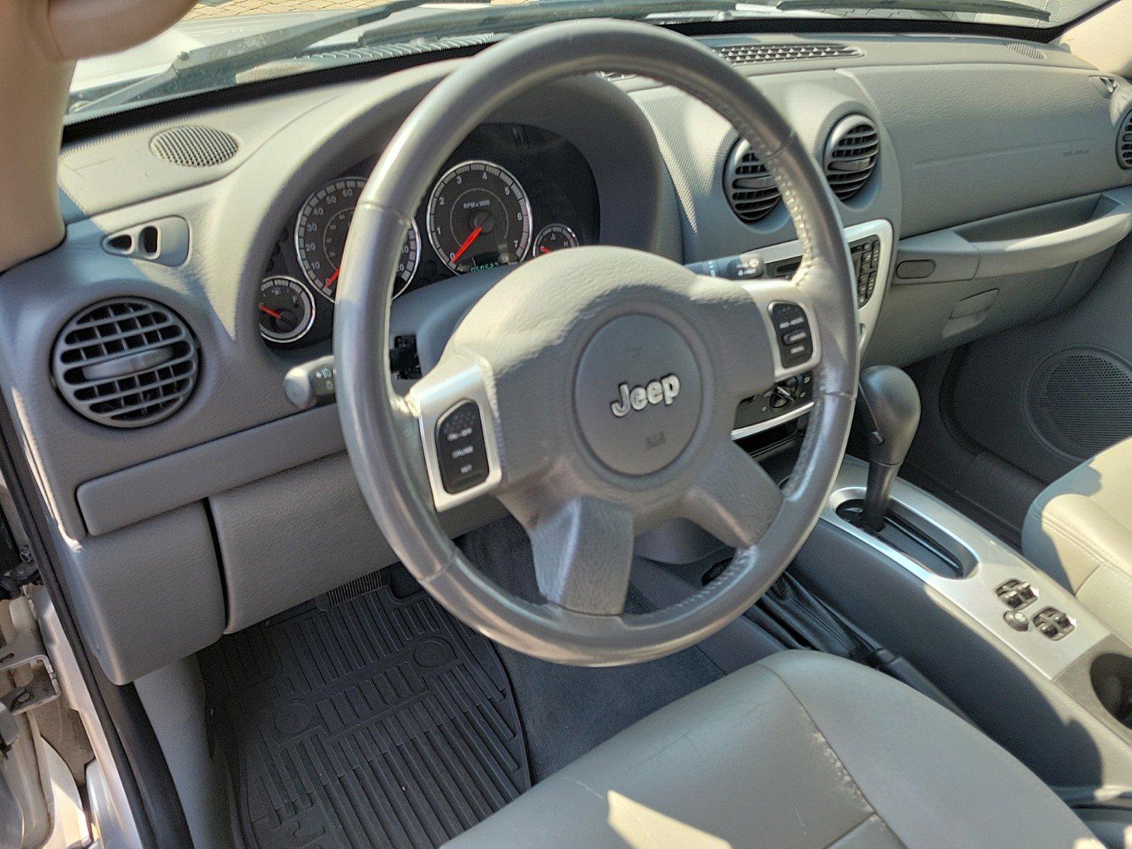 2006 Jeep Liberty Vehicle Photo in Saint Charles, IL 60174