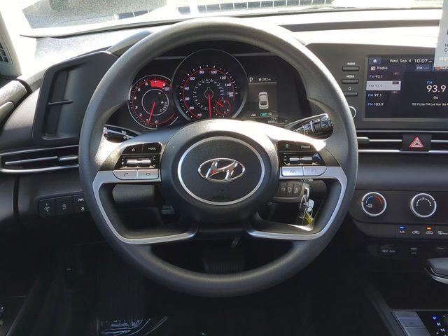 2022 Hyundai ELANTRA Vehicle Photo in Merrillville, IN 46410