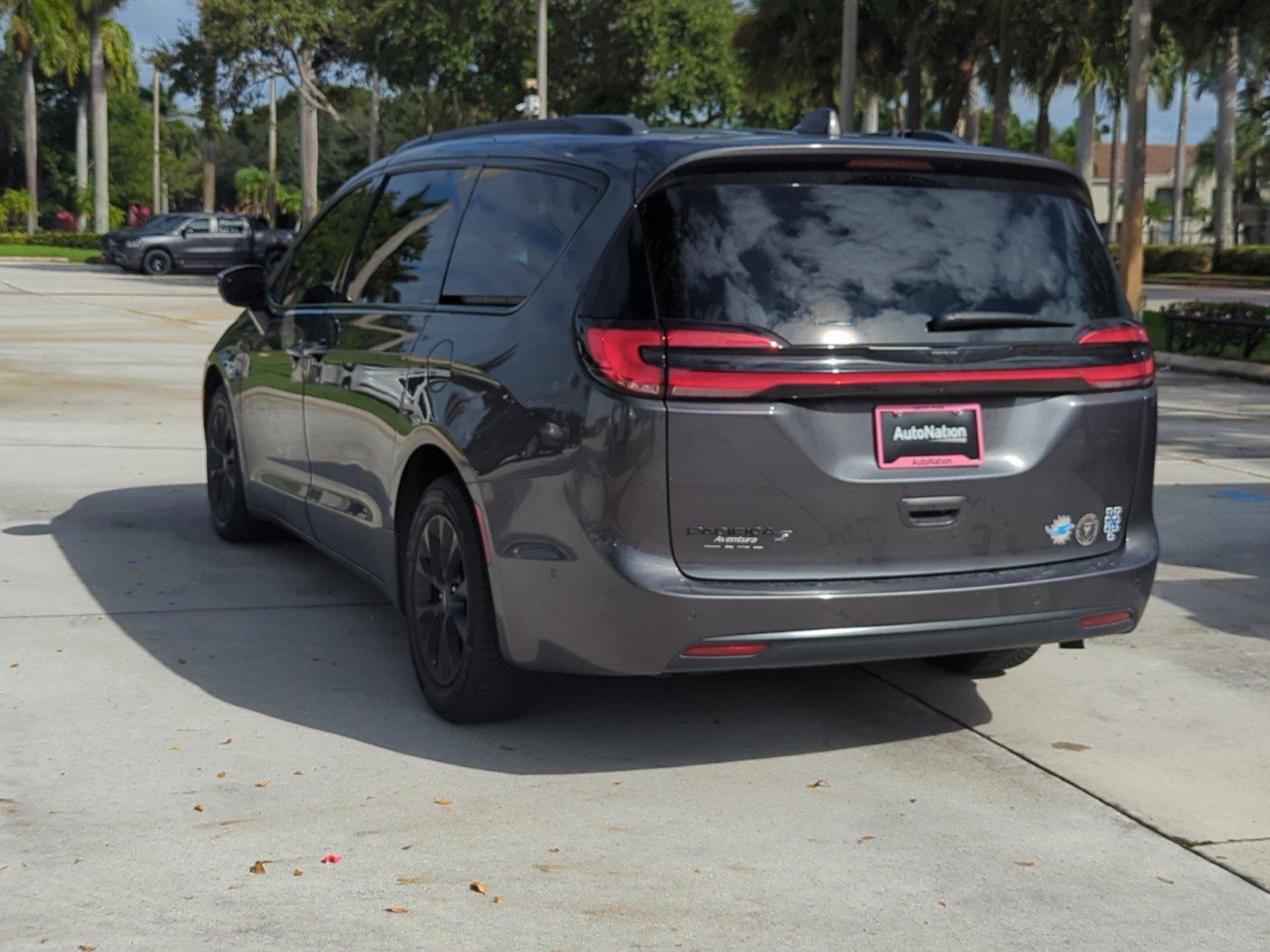 2021 Chrysler Pacifica Vehicle Photo in Pembroke Pines, FL 33027