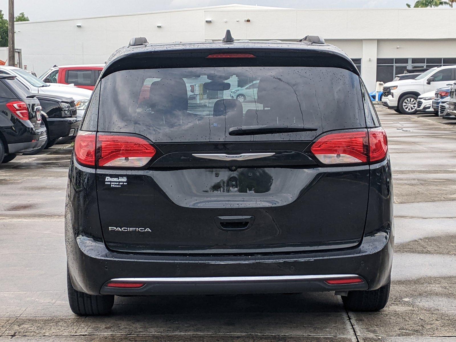 2017 Chrysler Pacifica Vehicle Photo in PEMBROKE PINES, FL 33024-6534