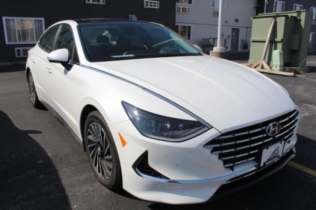 2022 Hyundai SONATA Hybrid Vehicle Photo in Green Bay, WI 54304