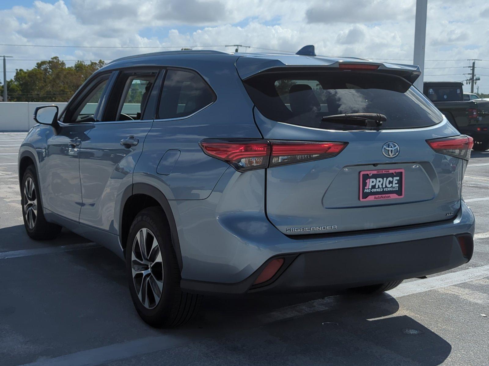 2022 Toyota Highlander Vehicle Photo in Ft. Myers, FL 33907