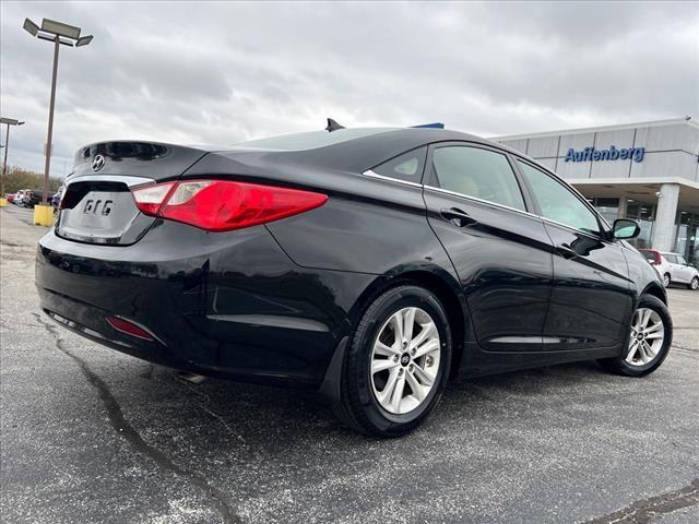 2013 Hyundai SONATA Vehicle Photo in O'Fallon, IL 62269