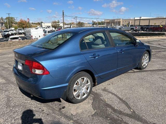 2009 Honda Civic Sedan Vehicle Photo in Cedar Rapids, IA 52402