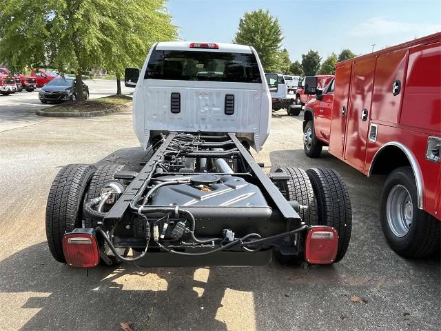 2024 Chevrolet Silverado 3500 HD Chassis Cab Vehicle Photo in ALCOA, TN 37701-3235