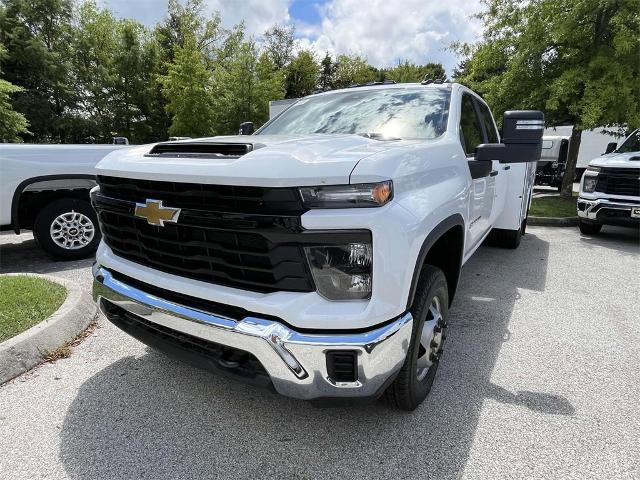 2024 Chevrolet Silverado 3500 HD Chassis Cab Vehicle Photo in ALCOA, TN 37701-3235