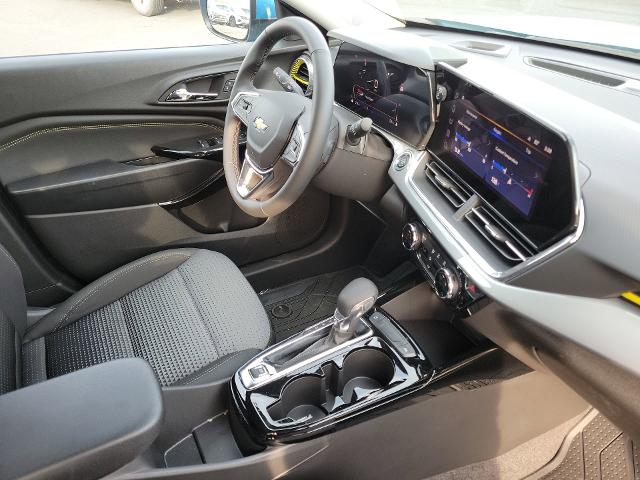 2025 Chevrolet Trax Vehicle Photo in JOLIET, IL 60435-8135