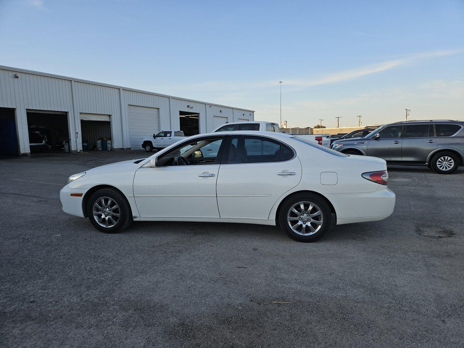 2004 Lexus ES 330 Vehicle Photo in NORTH RICHLAND HILLS, TX 76180-7199