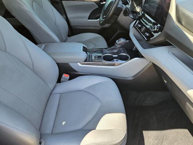 2020 Toyota Highlander Vehicle Photo in Denison, TX 75020