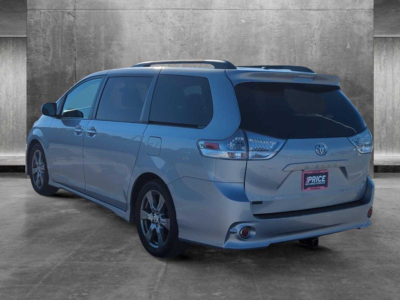 2017 Toyota Sienna Vehicle Photo in Ft. Myers, FL 33907