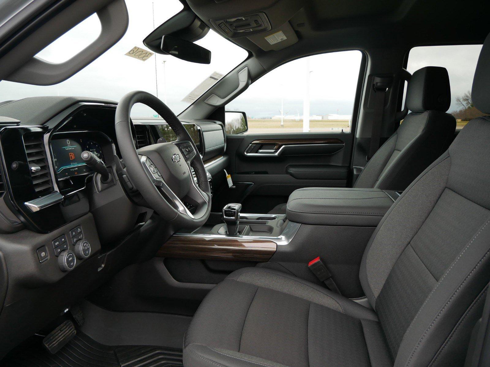 2024 Chevrolet Silverado 1500 Vehicle Photo in OWATONNA, MN 55060-4060