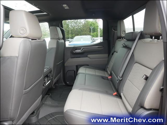 2024 Chevrolet Silverado 1500 Vehicle Photo in MAPLEWOOD, MN 55119-4794