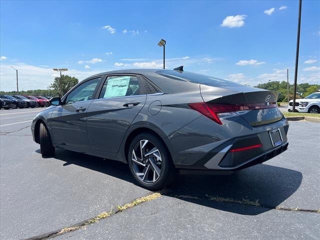 2024 Hyundai ELANTRA Vehicle Photo in O'Fallon, IL 62269