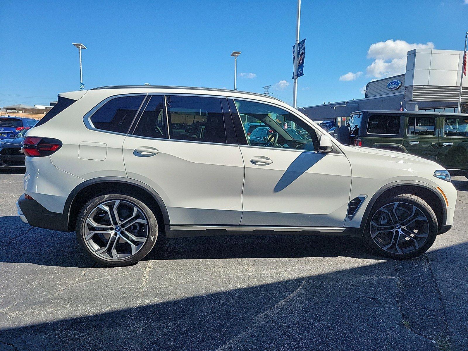 2025 BMW X5 xDrive40i Vehicle Photo in Saint Charles, IL 60174