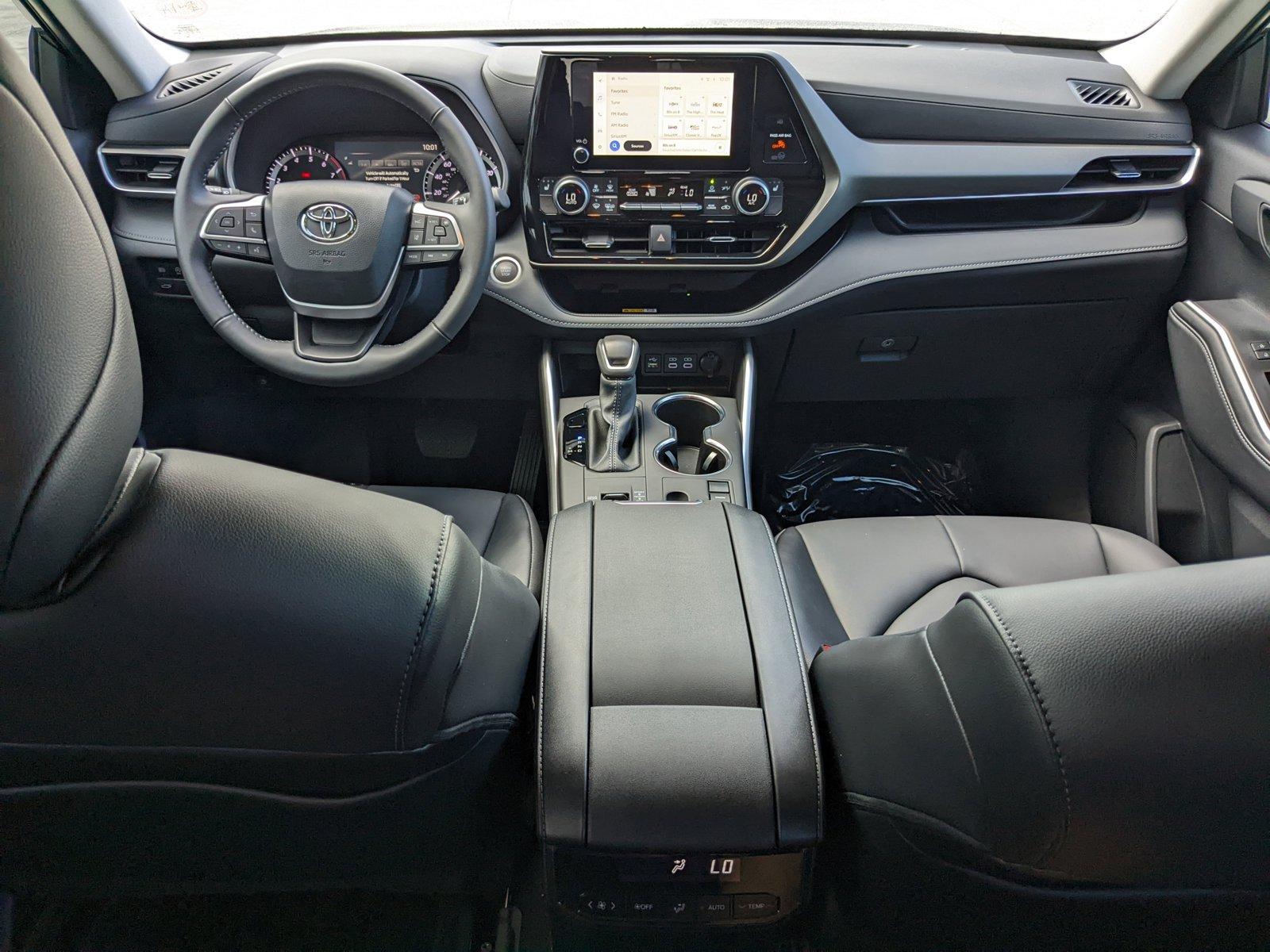 2024 Toyota Highlander Vehicle Photo in Davie, FL 33331