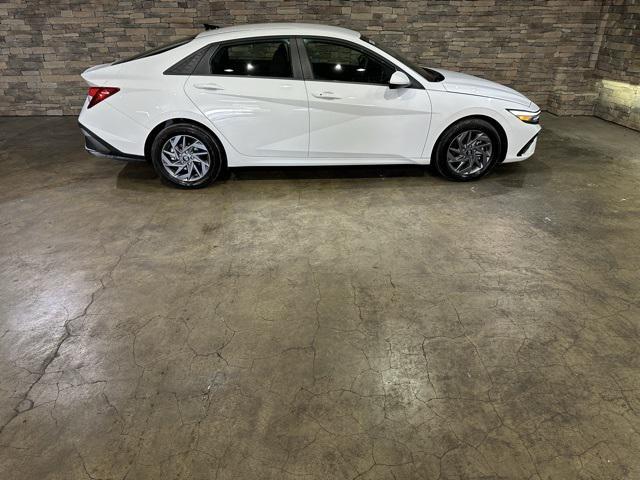 2024 Hyundai ELANTRA Vehicle Photo in Mattoon, IL 61938