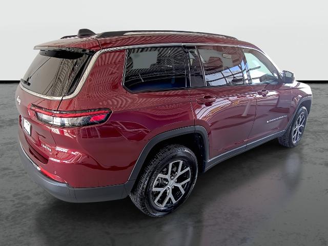 2023 Jeep Grand Cherokee L Vehicle Photo in WENTZVILLE, MO 63385-1017