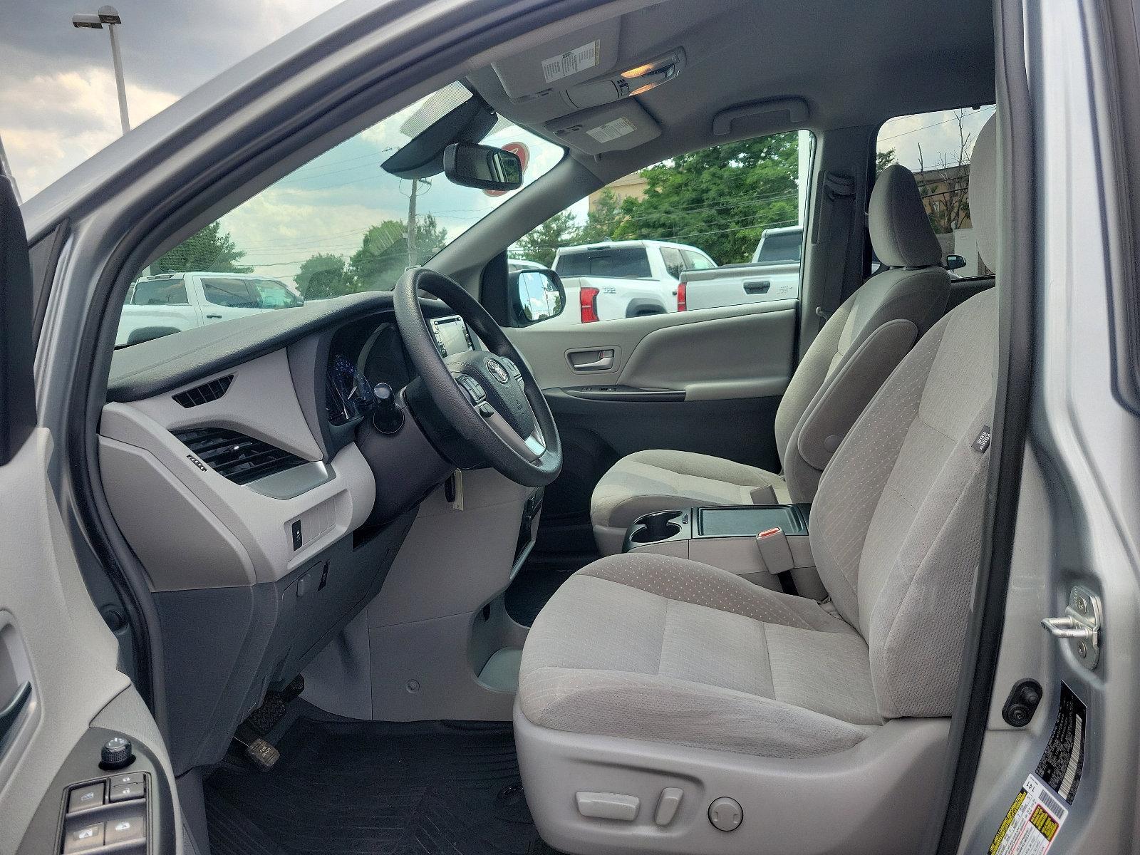 2019 Toyota Sienna Vehicle Photo in Trevose, PA 19053