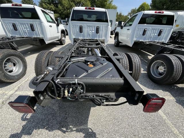 2024 Chevrolet Silverado 3500 HD CC Vehicle Photo in ALCOA, TN 37701-3235