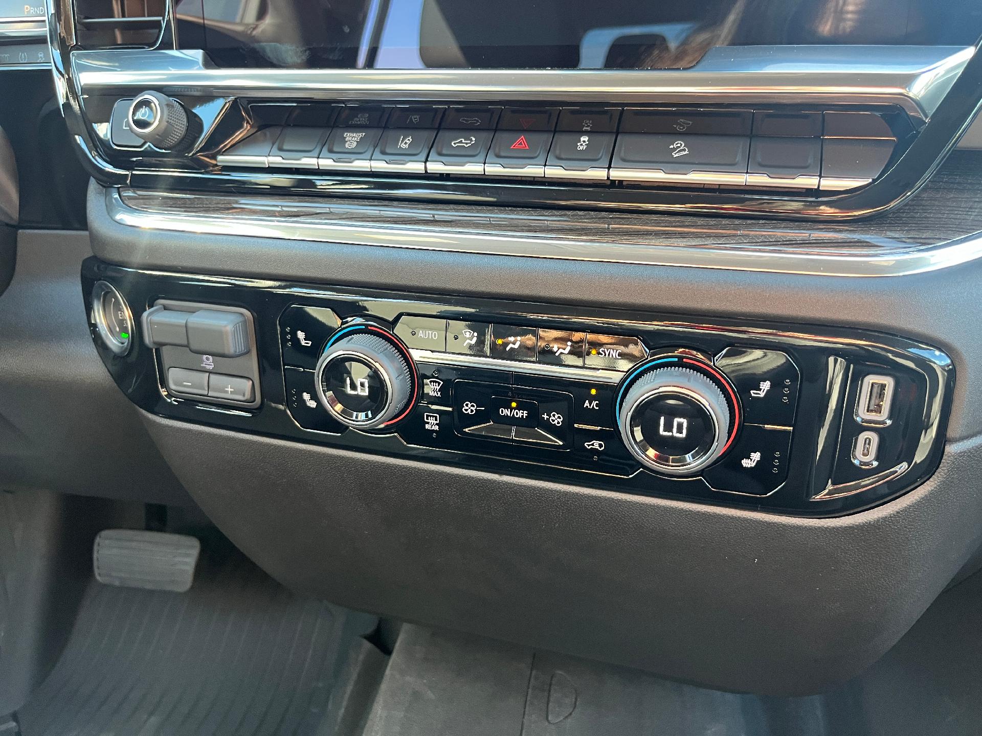 2025 Chevrolet Silverado 3500 HD Vehicle Photo in CLARE, MI 48617-9414