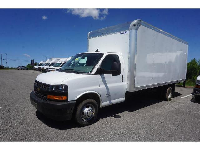 2023 Chevrolet Express Cutaway 4500 Vehicle Photo in ALCOA, TN 37701-3235