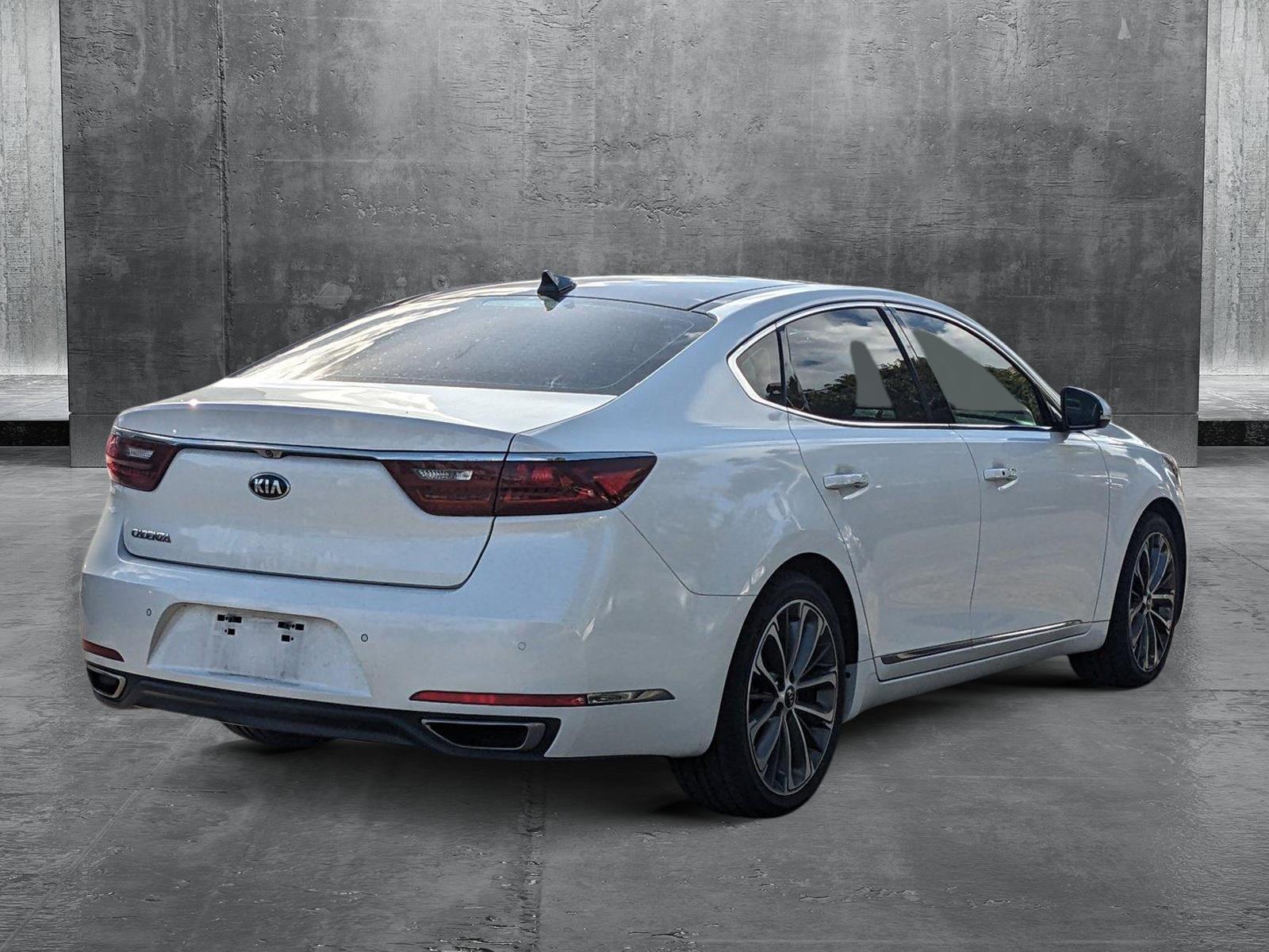 2017 Kia Cadenza Vehicle Photo in WEST PALM BEACH, FL 33407-3296