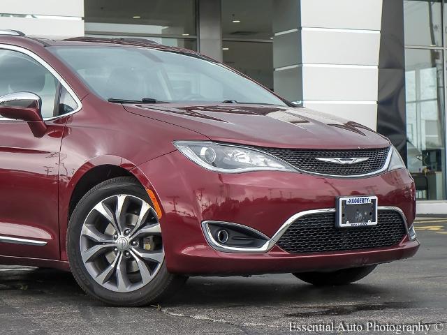 Used 2019 Chrysler Pacifica Limited with VIN 2C4RC1GGXKR708157 for sale in Oak Lawn, IL