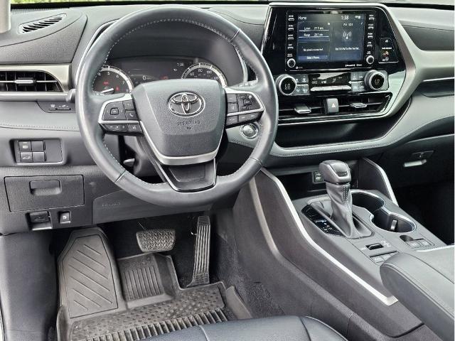 2022 Toyota Highlander Vehicle Photo in Auburn, AL 36832-6638