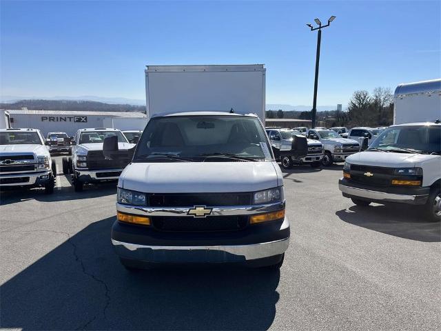 2023 Chevrolet Express Cutaway 3500 Vehicle Photo in ALCOA, TN 37701-3235