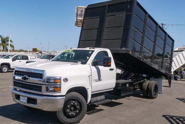 2023 Chevrolet Silverado Chassis Cab Vehicle Photo in VENTURA, CA 93003-8585