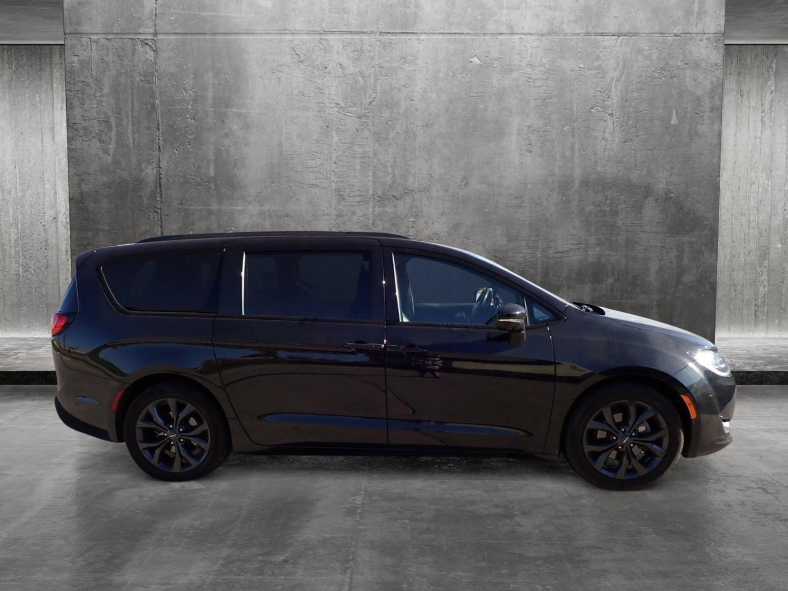 2019 Chrysler Pacifica Vehicle Photo in DENVER, CO 80221-3610