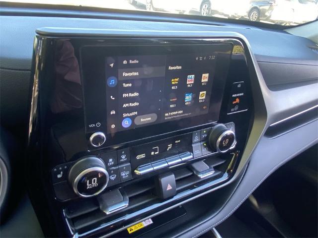 2023 Toyota Highlander Vehicle Photo in GOODYEAR, AZ 85338-1310