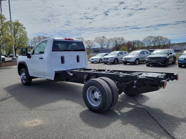 2024 GMC Sierra 3500 HD Chassis Cab Vehicle Photo in DANBURY, CT 06810-5034