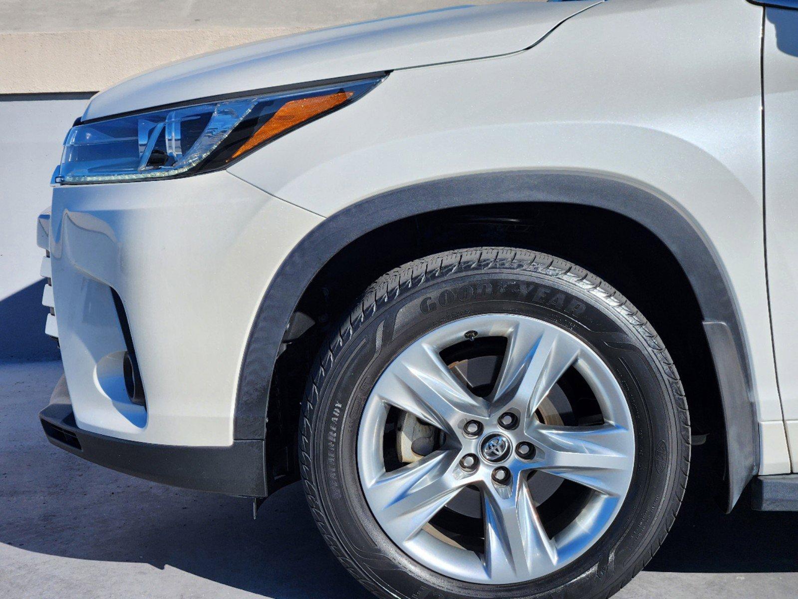 2017 Toyota Highlander Vehicle Photo in DALLAS, TX 75209