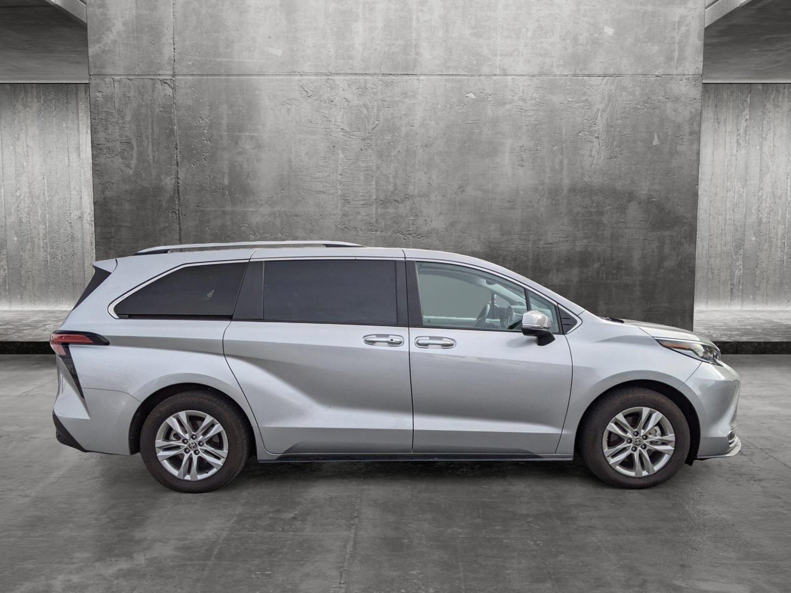 2023 Toyota Sienna Vehicle Photo in TIMONIUM, MD 21093-2300